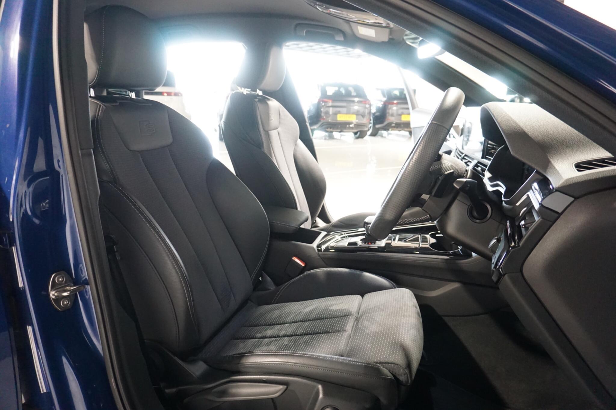 Audi A4 2.0 TDI 40 Black Edition Saloon 4dr Diesel S Tronic quattro Euro 6 (s/s) (204 ps)